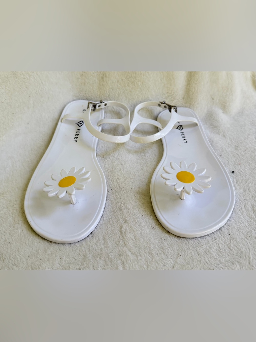 2 Pairs of Katy Perry Jelly Thong Sandals Size 10
Lemon Slices Daisy Flowers - Picture 7 of 11